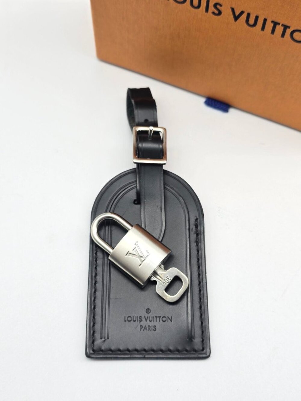 Authentic Louis Vuitton Black Luggage Tag Silver LV Padlock Key & Box - Picture 4 of 14